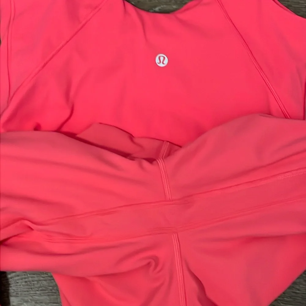 **SOLD** Like New Lululemon Align Set. Size Top 6/Bottom 8 - Picture 7 of 10
